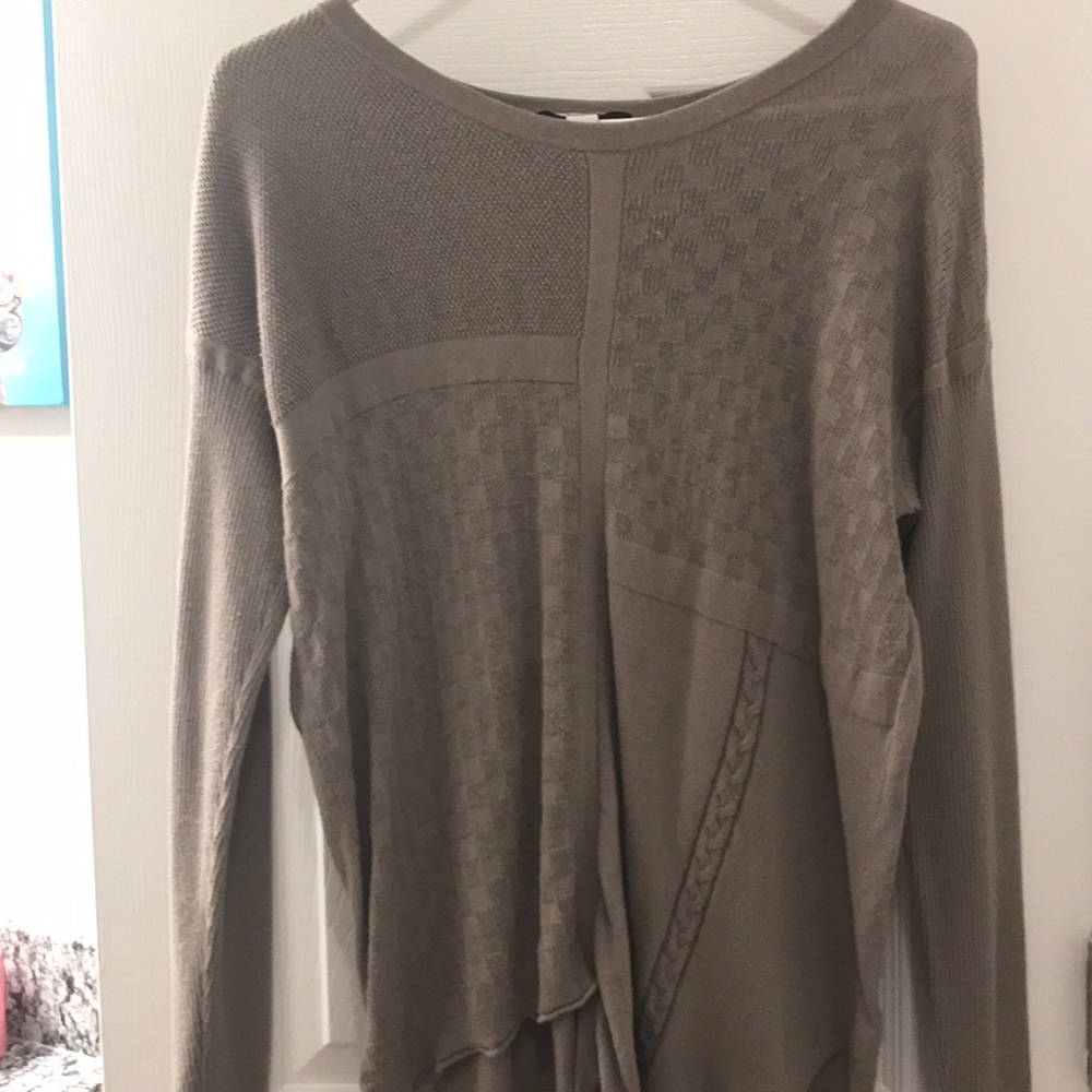 Beautiful beige sweater long sleeve small cotton